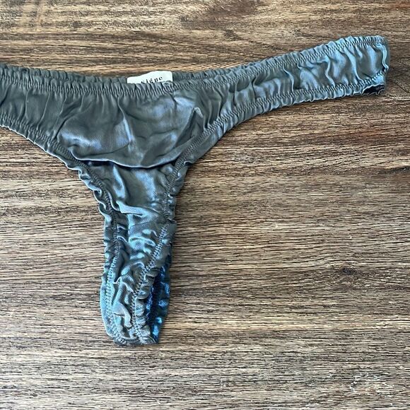 Signe new no tags thong - Picture 2 of 6